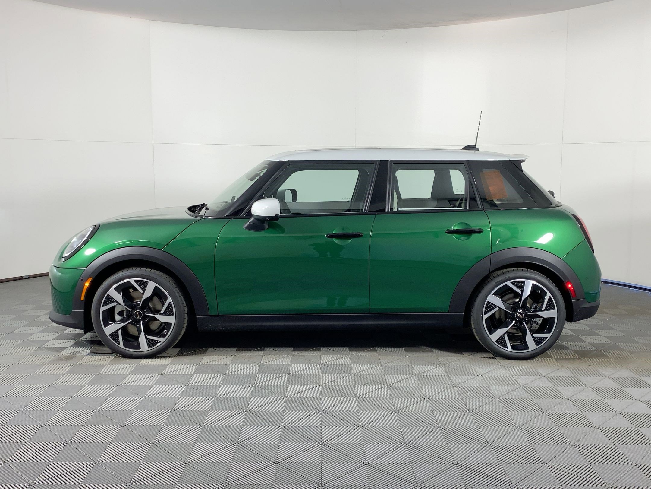 New 2026 MINI Cooper S video 2