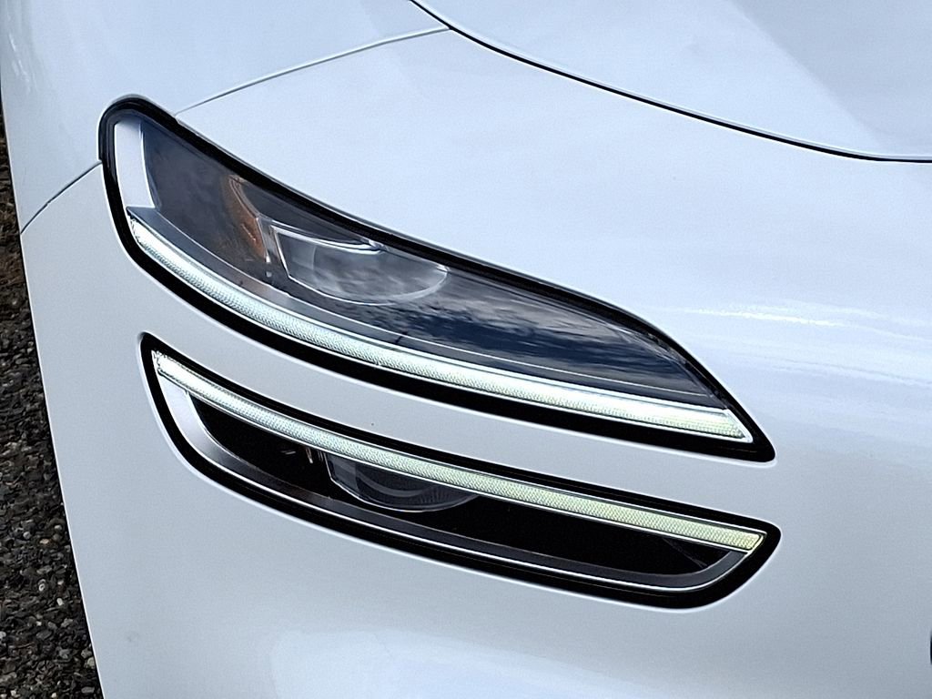 Used 2023 Genesis G70 2.0T w/ Sport Prestige Package image 9