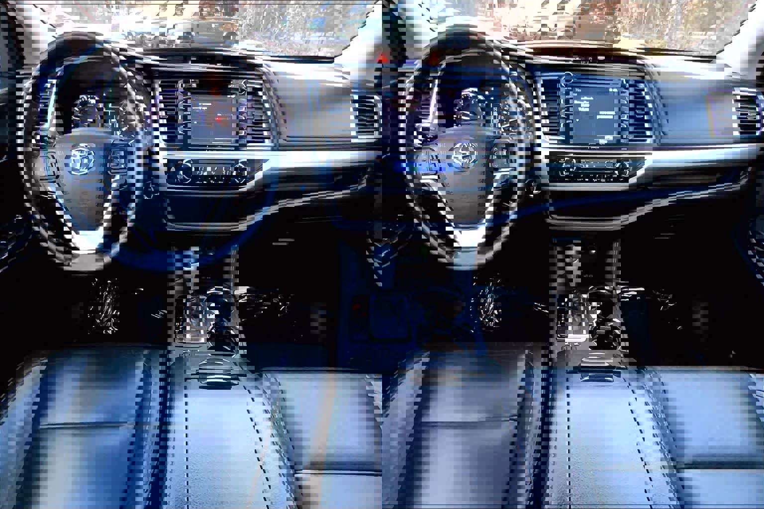 Used 2018 Toyota Highlander XLE image 15