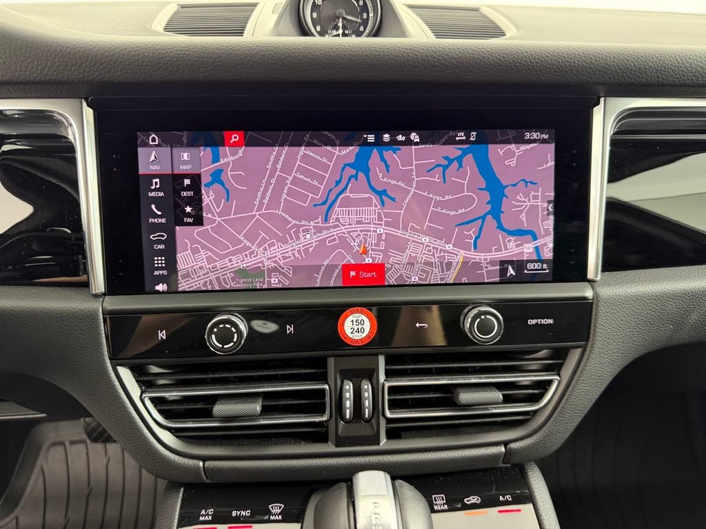 Certified 2026 Porsche Macan AWD/4WD image 17