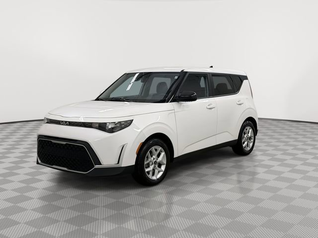 Used 2023 Kia Soul LX w/ Option Group 015 FWD image 4