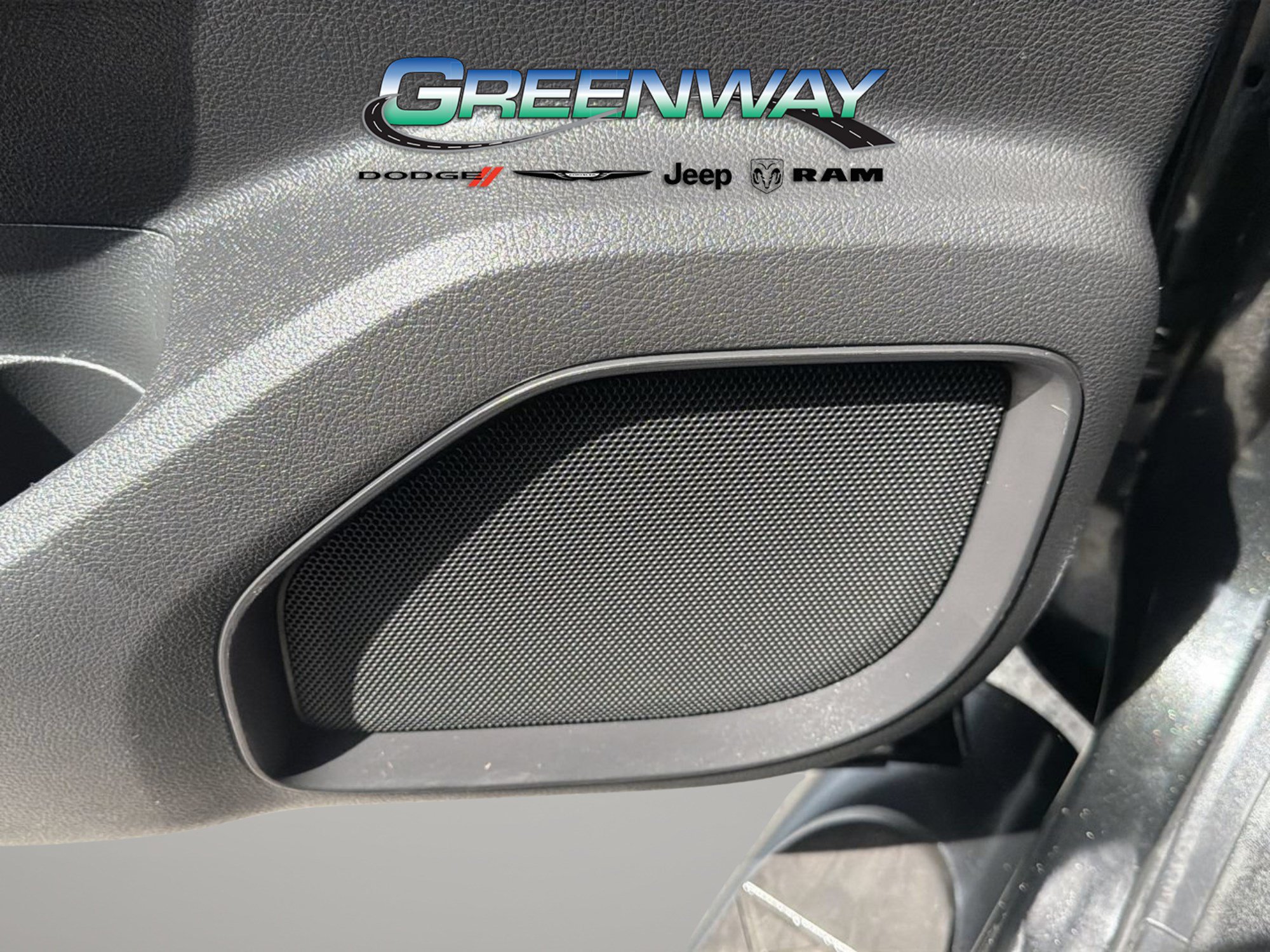 Used 2019 Nissan Titan SV w/ SV Convenience Package RWD image 18