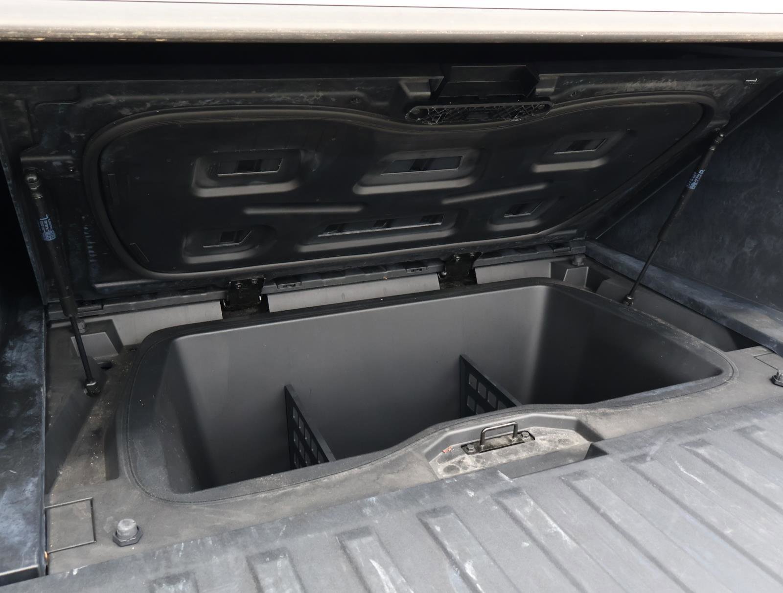 Used 2024 Tesla Cybertruck AWD Crew Cab image 9