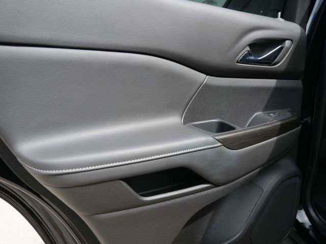 Used 2023 GMC Acadia SLT w/ Elevation Edition image 15