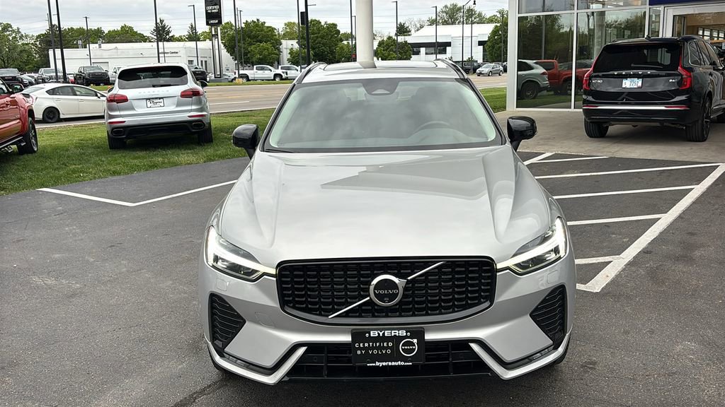 Certified 2025 Volvo XC60 B5 Plus AWD/4WD image 5