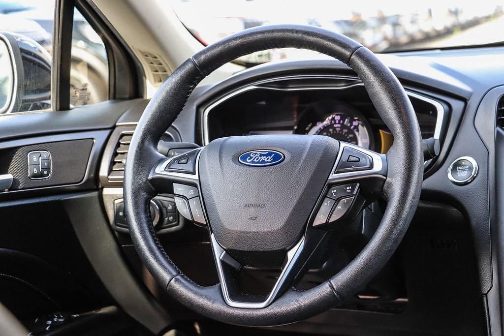 Used 2019 Ford Fusion Energi Titanium FWD image 19