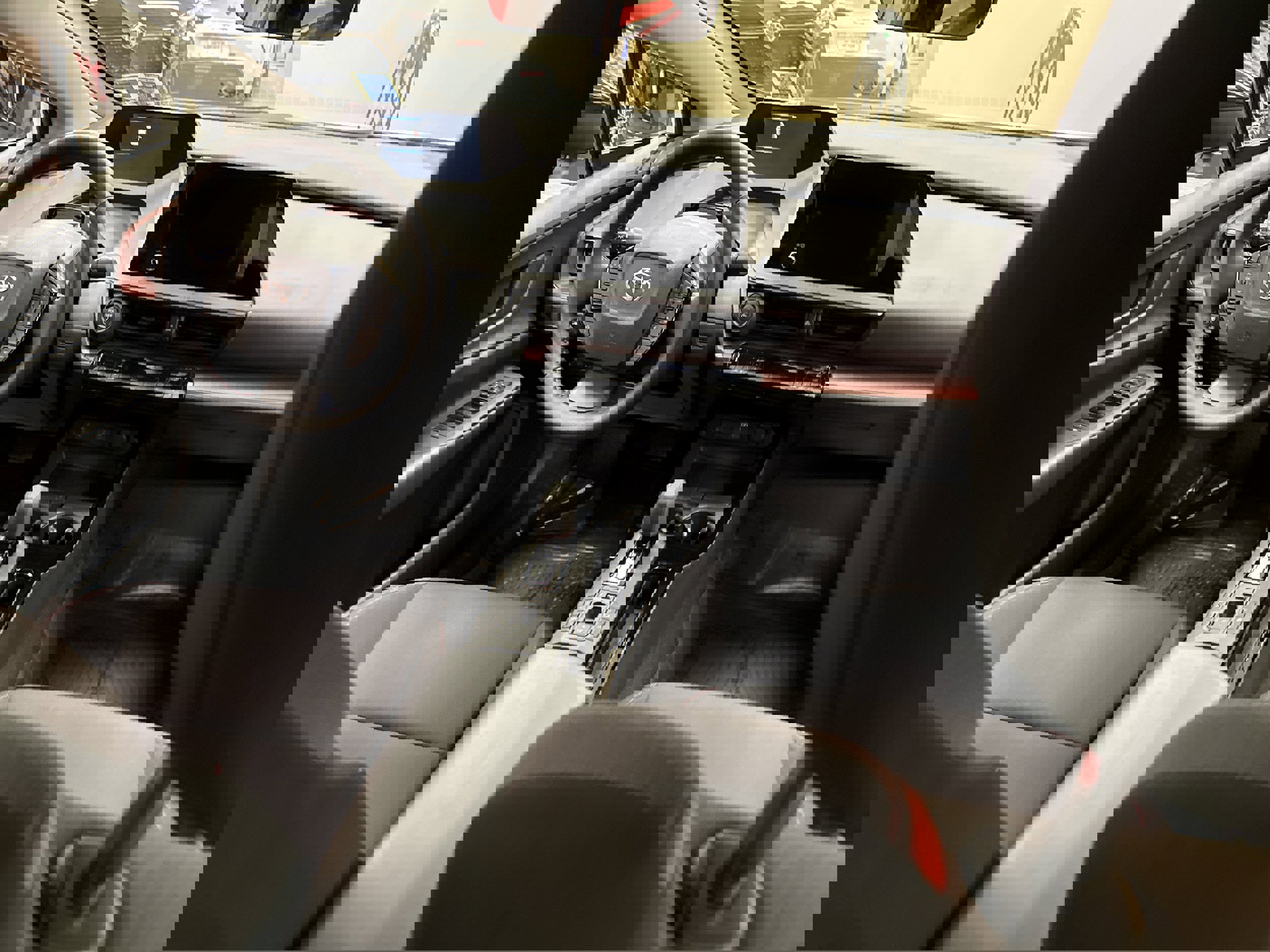 Used 2025 Toyota Prius SE image 20