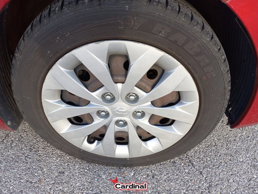 Used 2017 Hyundai Elantra GT image 2