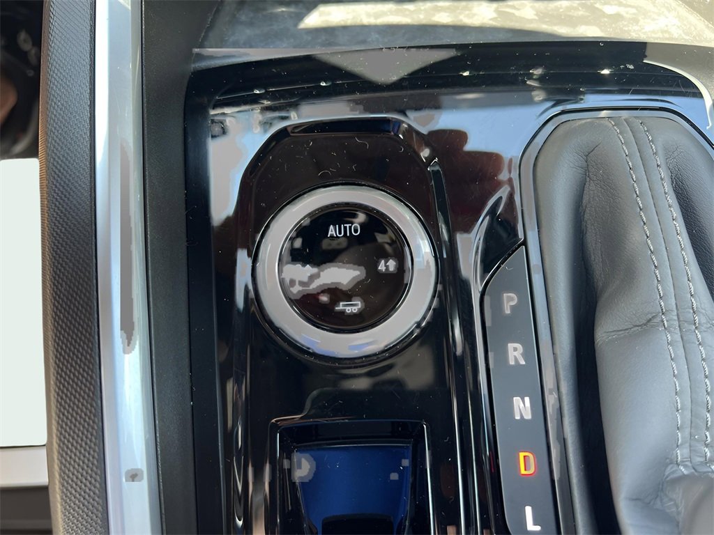 Used 2024 Chevrolet Colorado LT w/ LT Convenience Package image 18