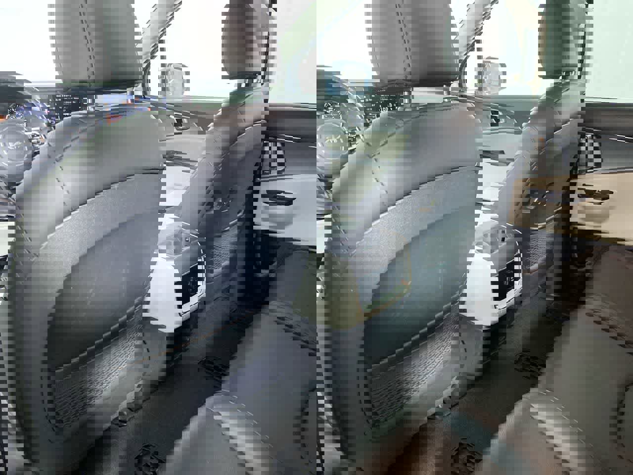 Used 2024 Kia Carnival LX image 30