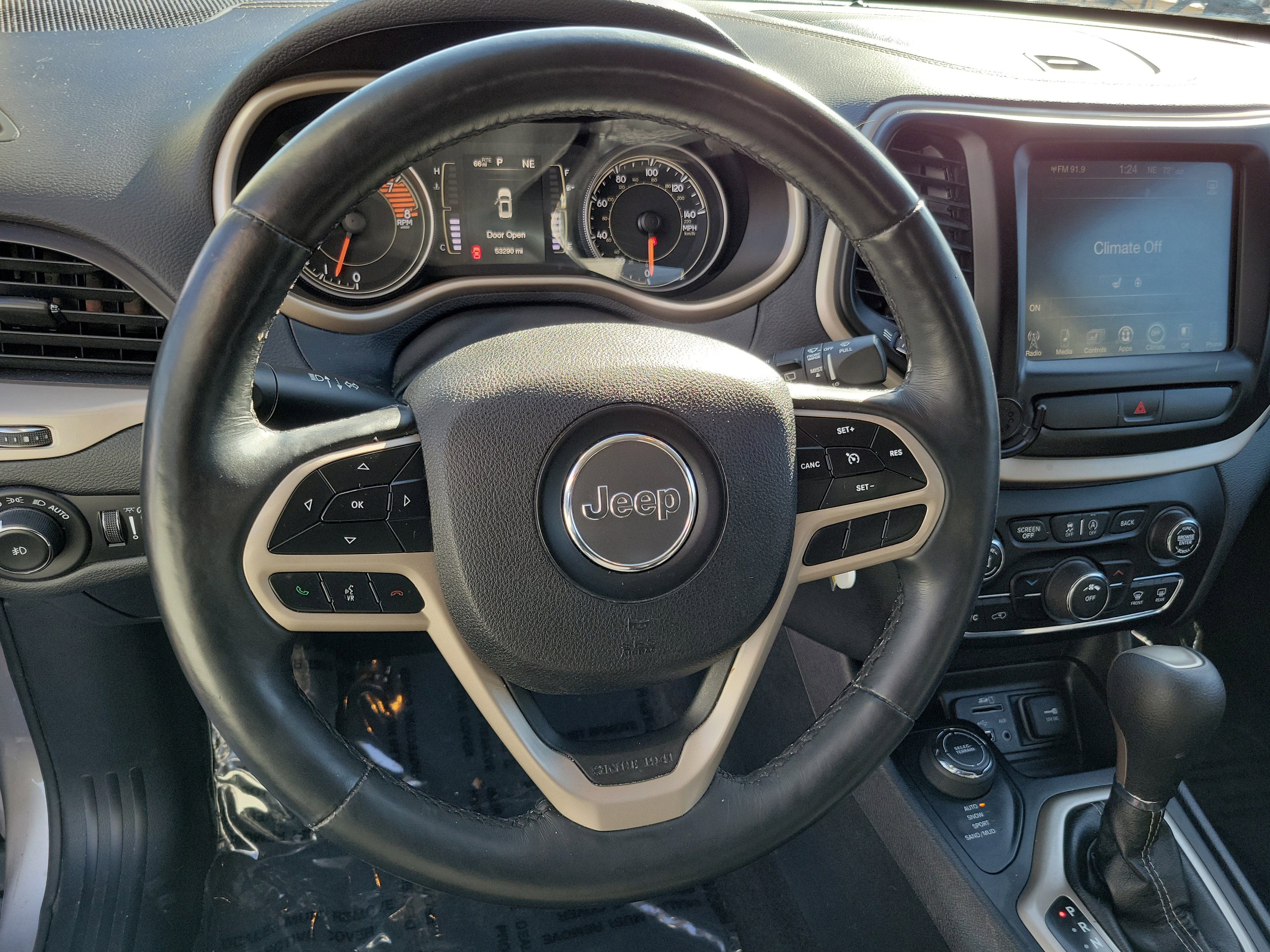 Used 2017 Jeep Cherokee Latitude w/ Cold Weather Group image 23