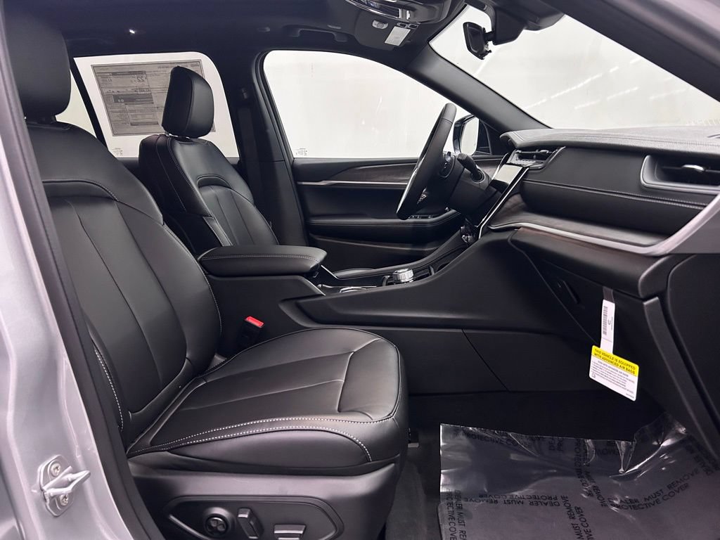 New 2025 Jeep Grand Cherokee Limited AWD/4WD image 17