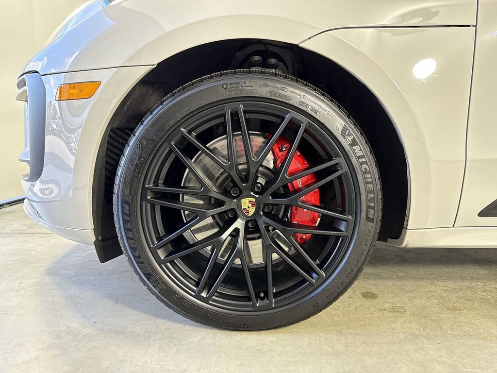 Certified 2025 Porsche Macan GTS AWD/4WD image 13