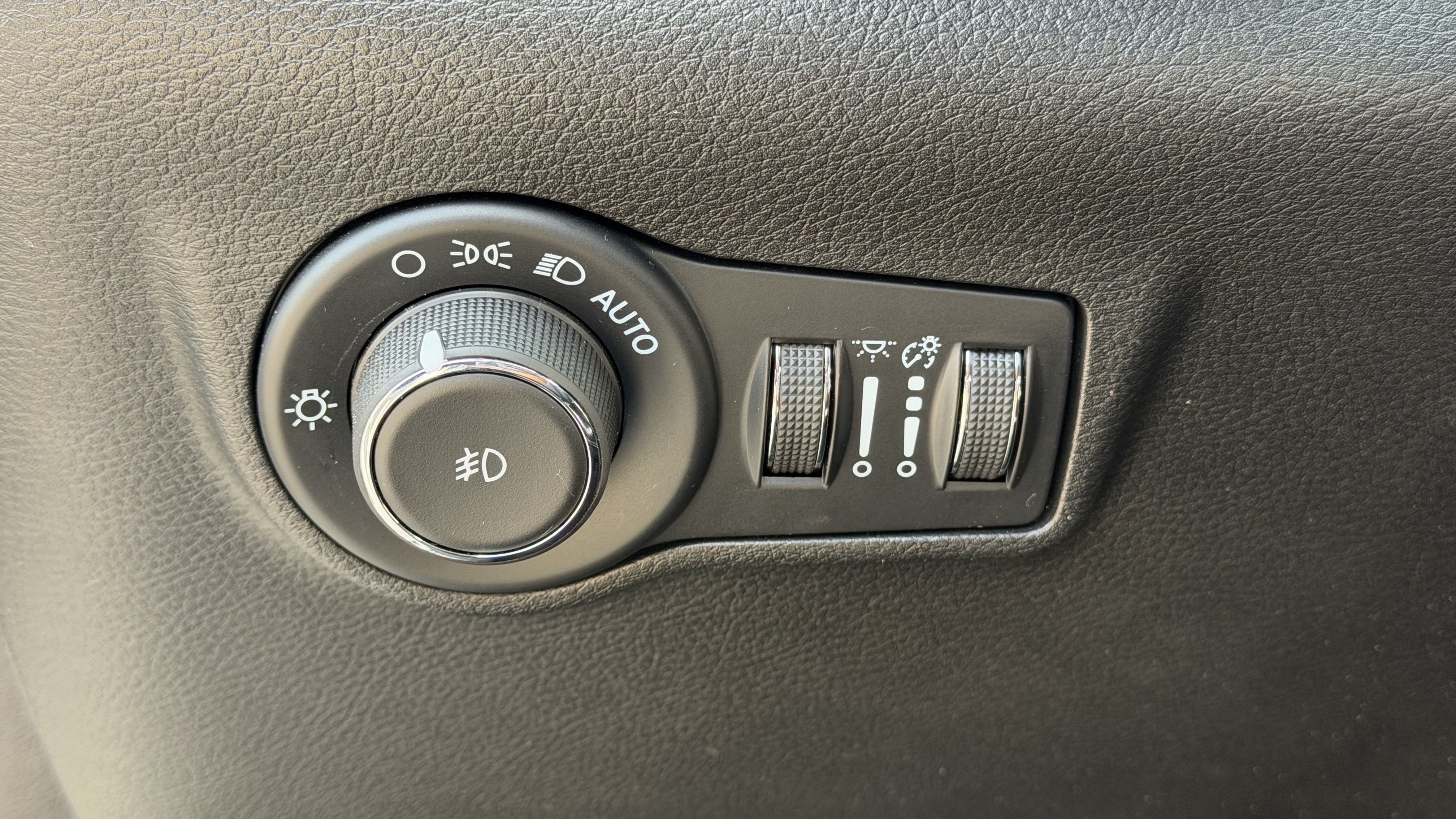Used 2025 Jeep Compass Limited AWD/4WD image 14