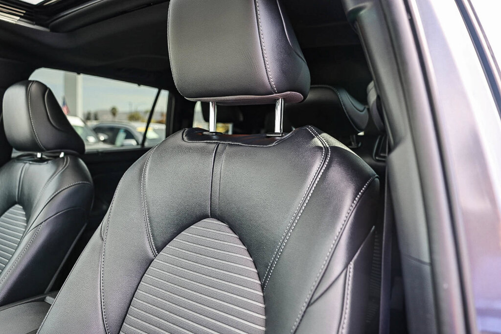 Certified 2024 Toyota Highlander XSE FWD image 18