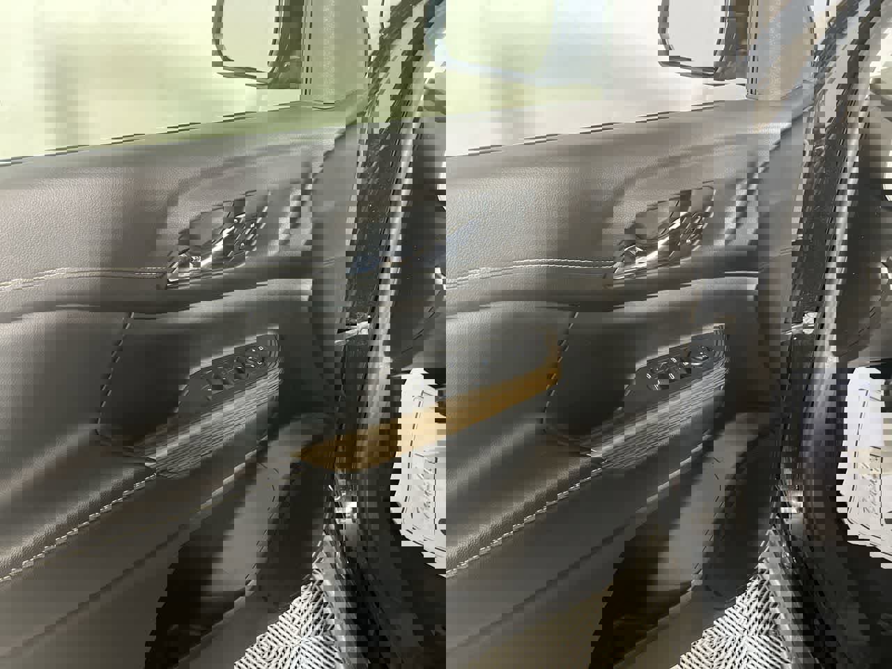 Used 2021 GMC Acadia SLE image 13