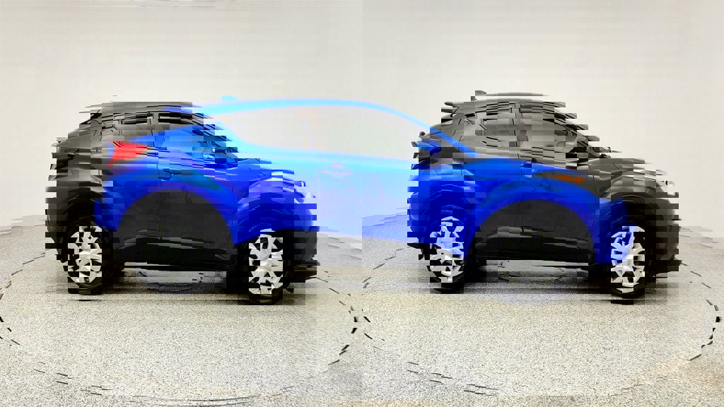 Used 2019 Toyota C-HR LE FWD image 4
