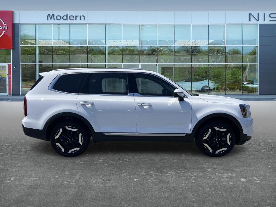 Used 2025 Kia Telluride S FWD image 4