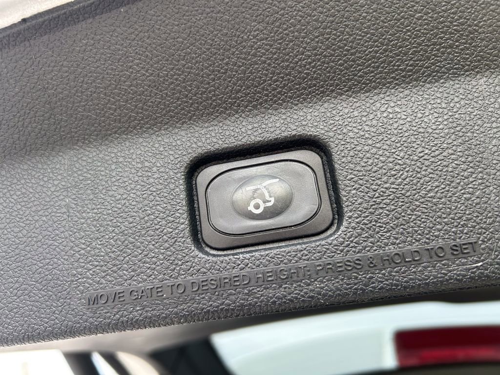 Used 2018 Ford Explorer XLT w/ Equipment Group 201A image 18