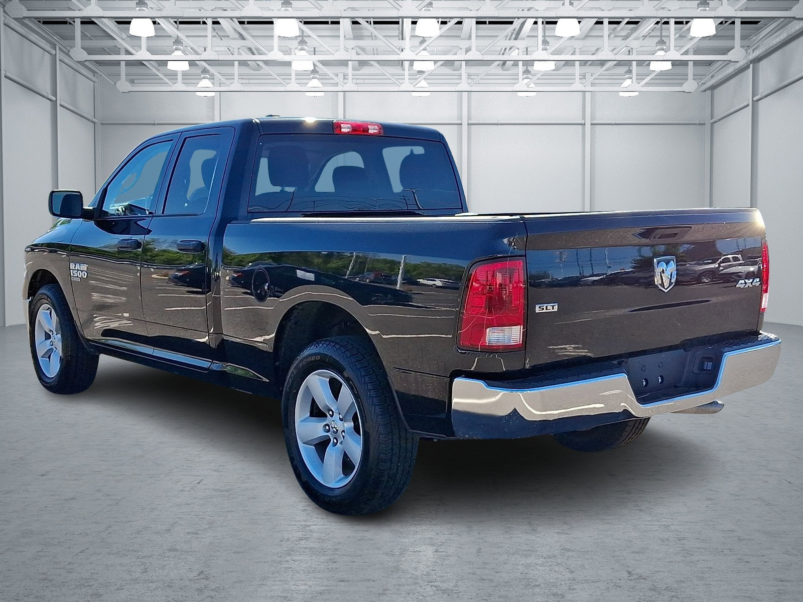 Used 2024 RAM 1500 Classic SLT AWD/4WD image 4