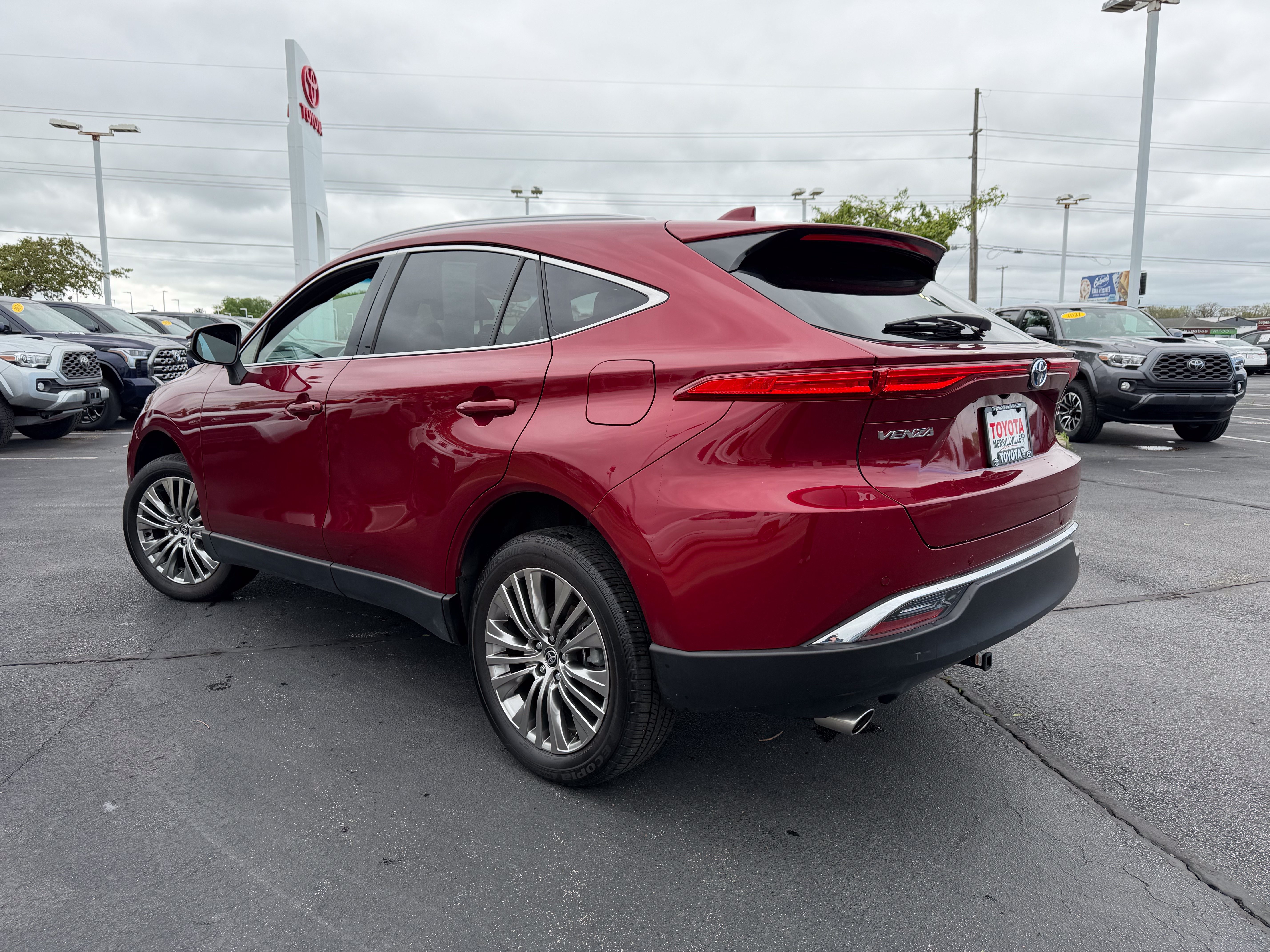 Certified 2024 Toyota Venza XLE AWD/4WD image 6