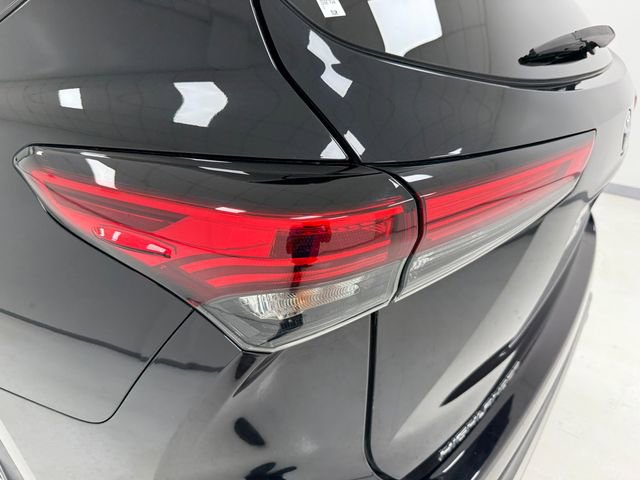 Used 2021 Toyota Highlander XSE FWD image 36