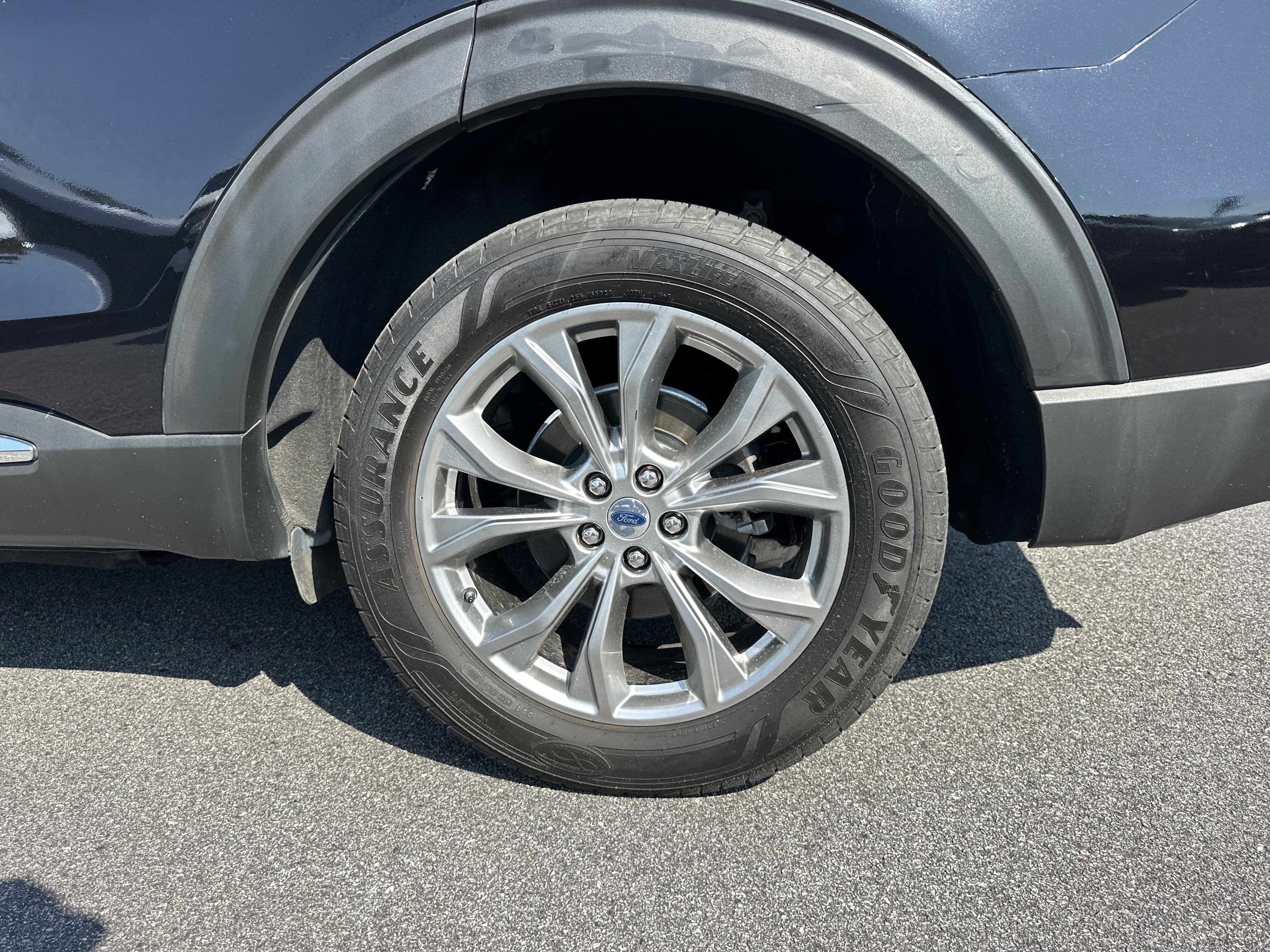 Used 2021 Ford Explorer Limited w/ Equipment Group 301A AWD/4WD image 22