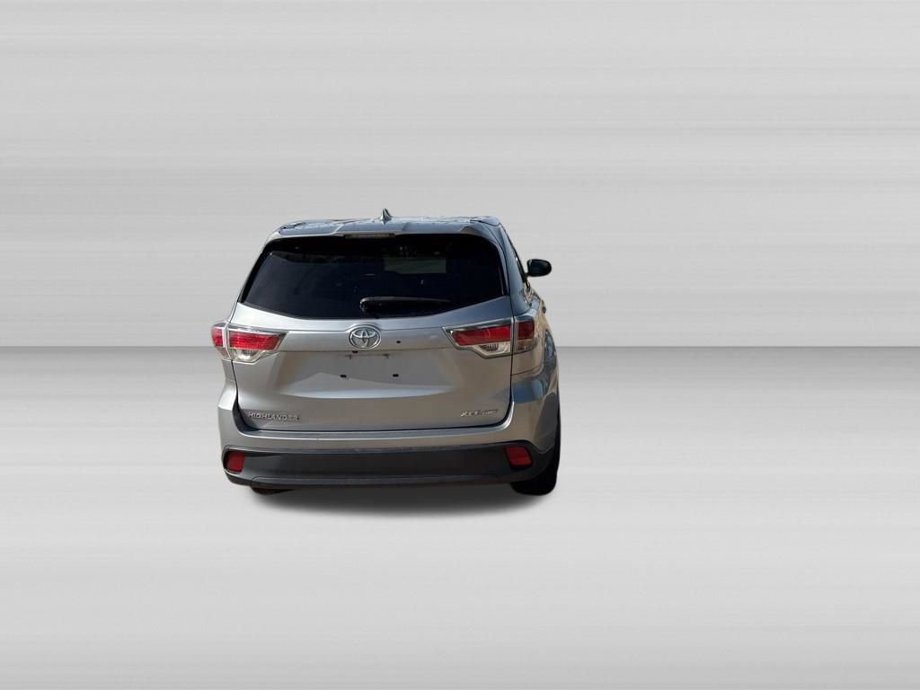 Used 2016 Toyota Highlander XLE AWD/4WD image 4
