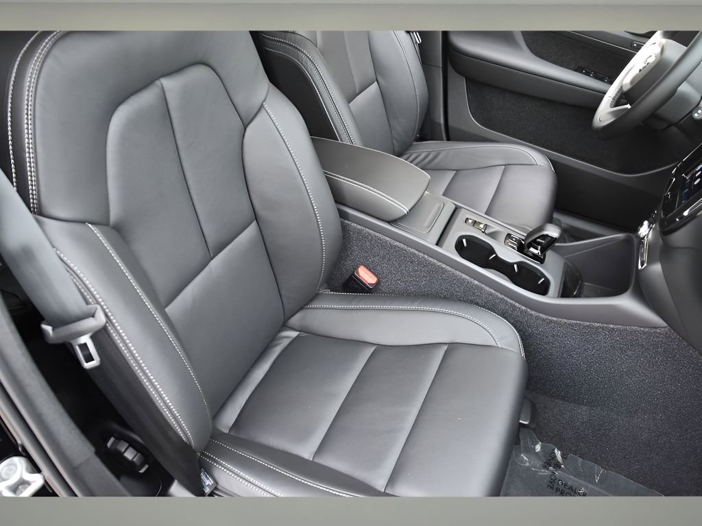 New 2026 Volvo XC40 B5 Core w/ Protection Package Premier AWD/4WD image 30