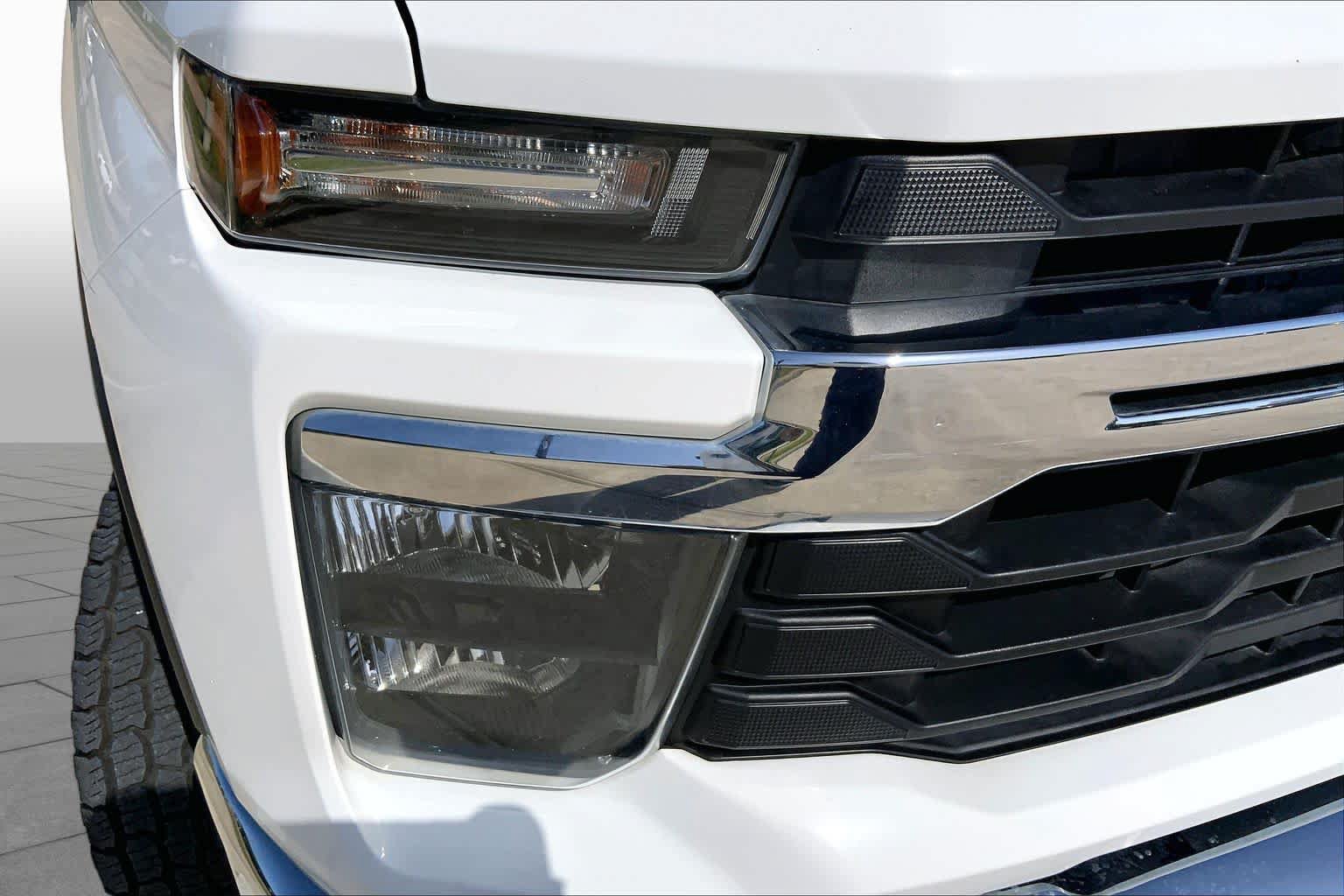 Used 2024 Chevrolet Silverado 2500 LT w/ LPO, Dark Essentials Package AWD/4WD image 26
