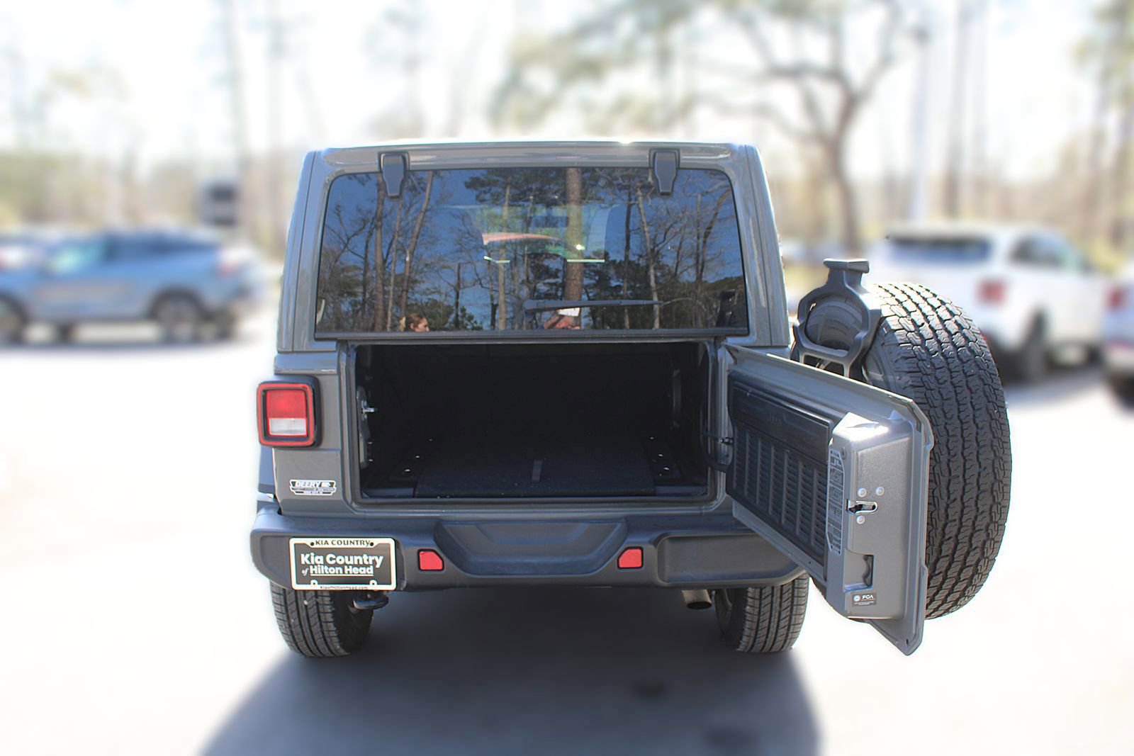 Used 2022 Jeep Wrangler Unlimited Sahara w/ Cold Weather Group image 9