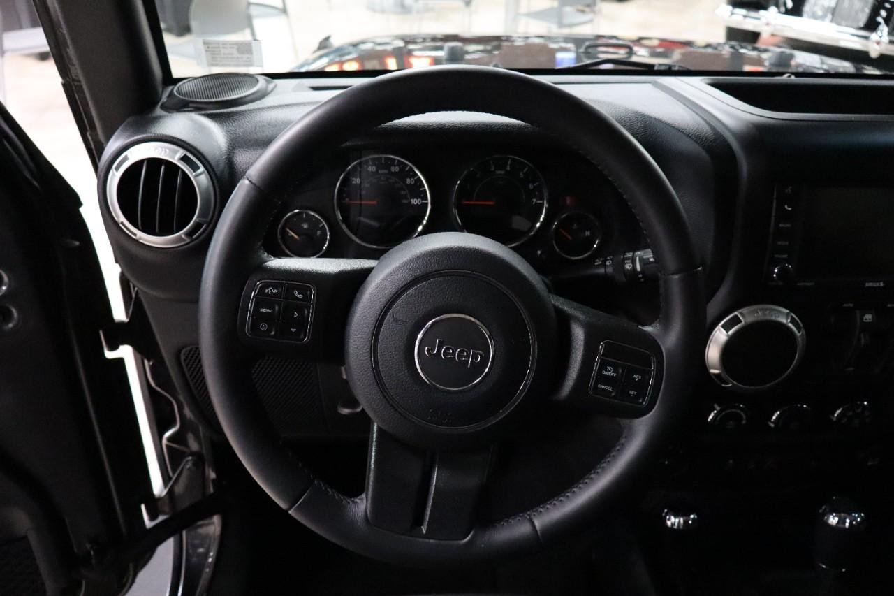 Used 2018 Jeep Wrangler Unlimited Sahara w/ Connectivity Group AWD/4WD image 11