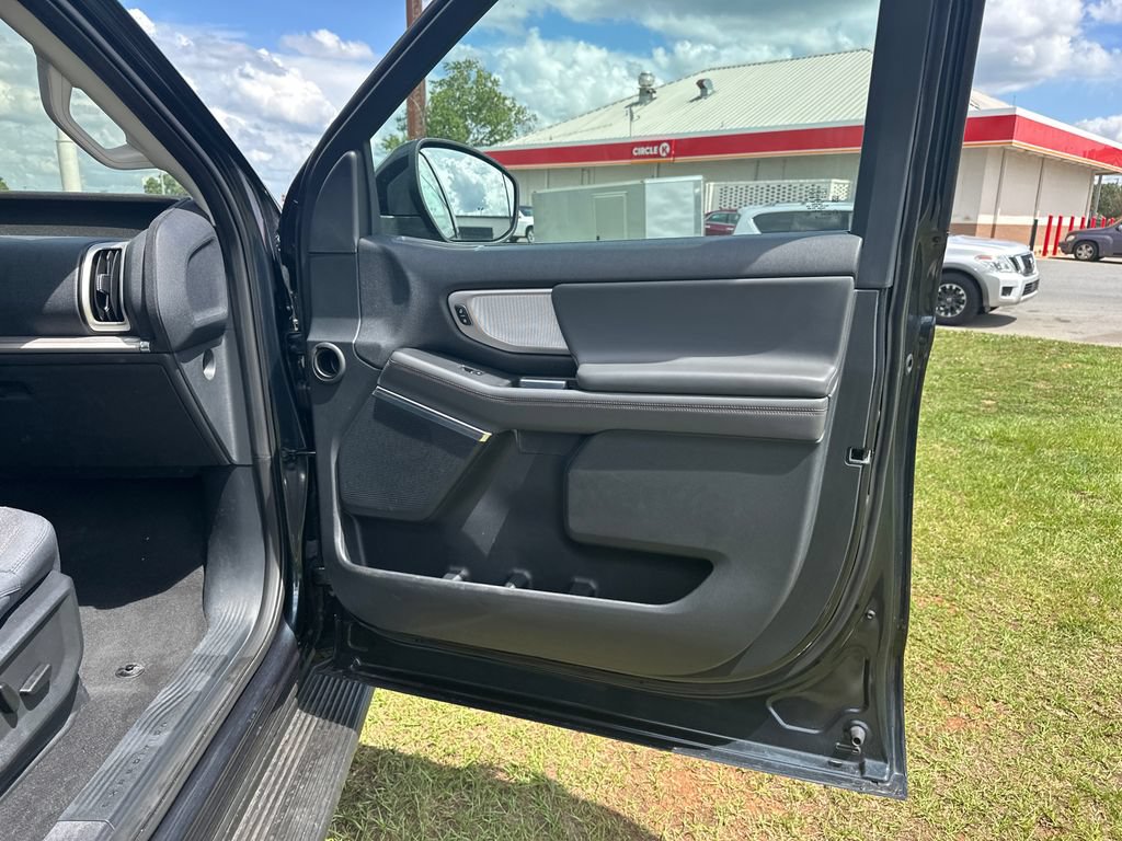 Certified 2025 Ford Expedition Active AWD/4WD image 14