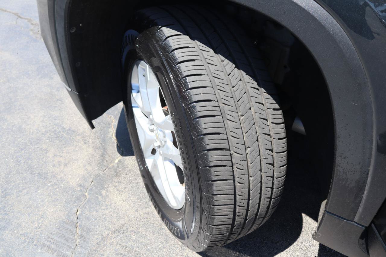 Used 2019 Chevrolet Traverse LT FWD image 21