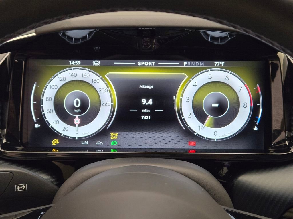 Used 2025 Aston Martin V8 Vantage Coupe image 35