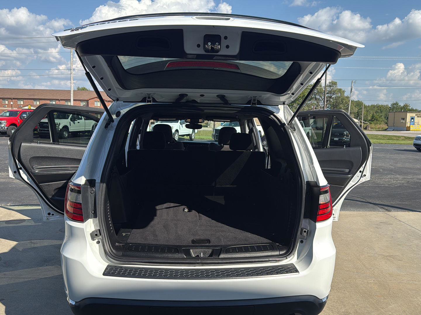 Used 2023 Dodge Durango SXT image 15