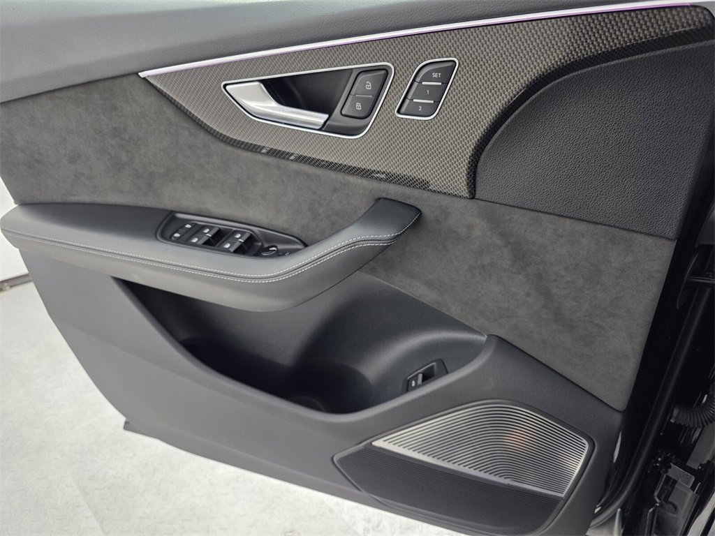 Used 2021 Audi SQ8 Prestige image 25