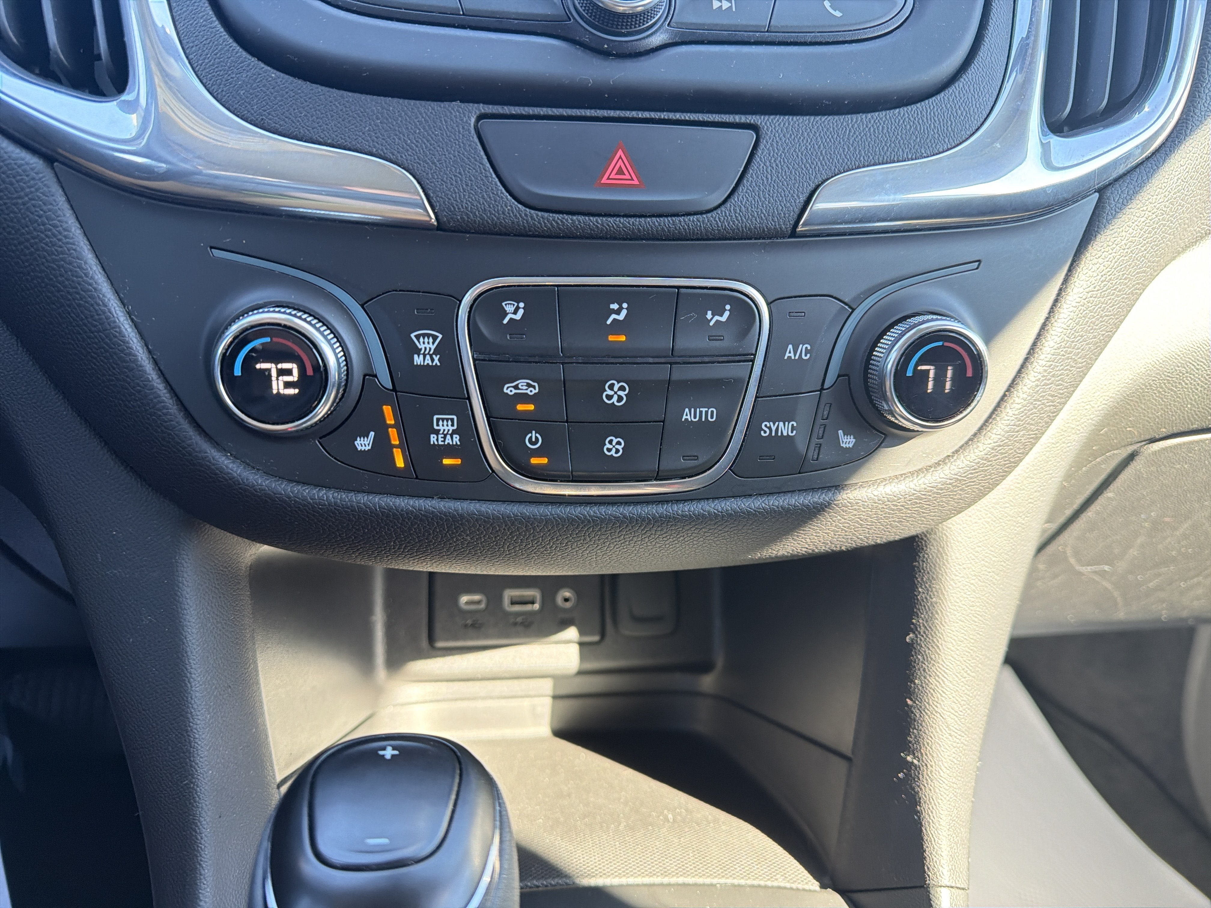 Used 2020 Chevrolet Equinox LT AWD/4WD image 26