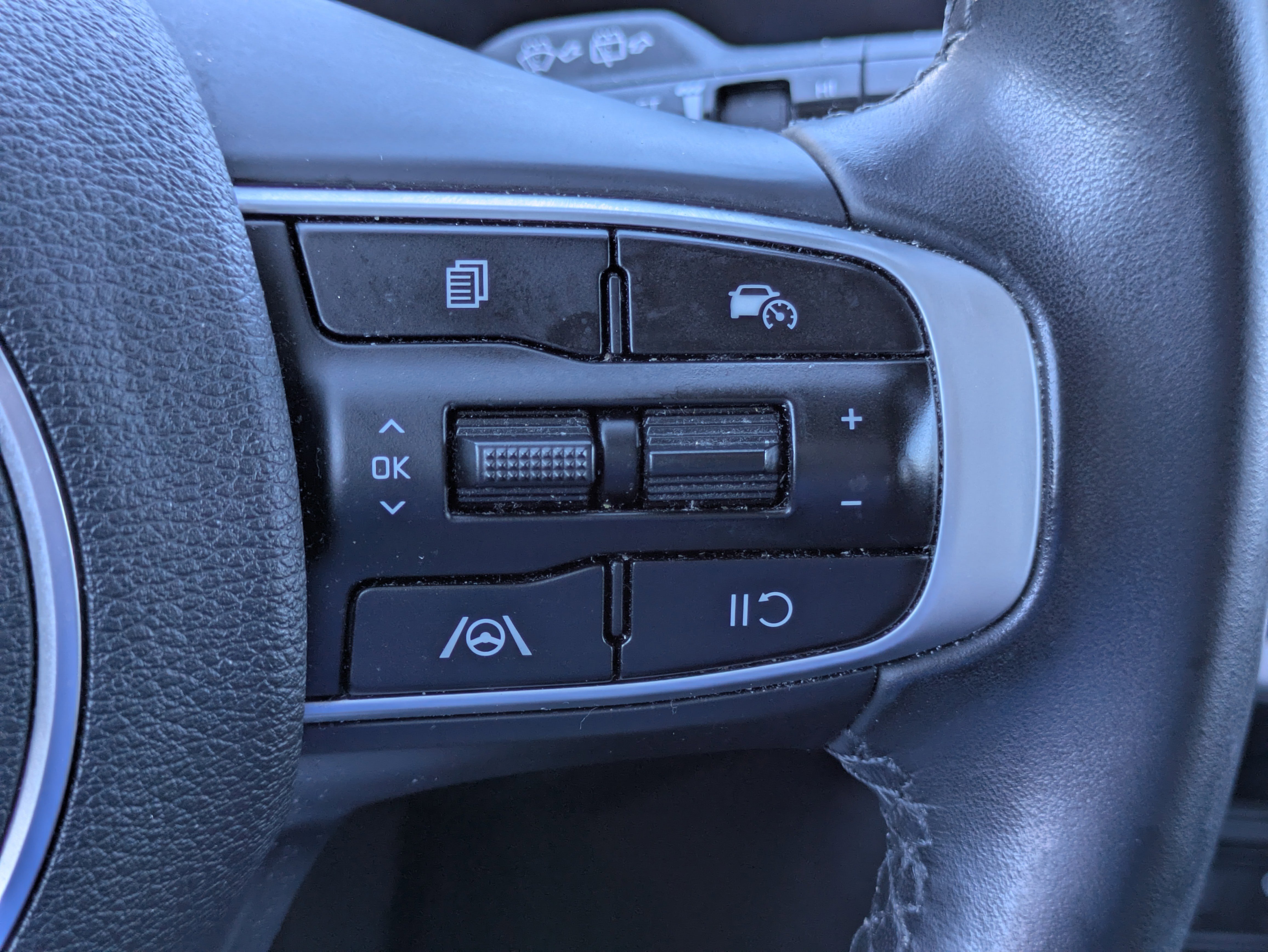 Used 2023 Kia Sportage EX image 15
