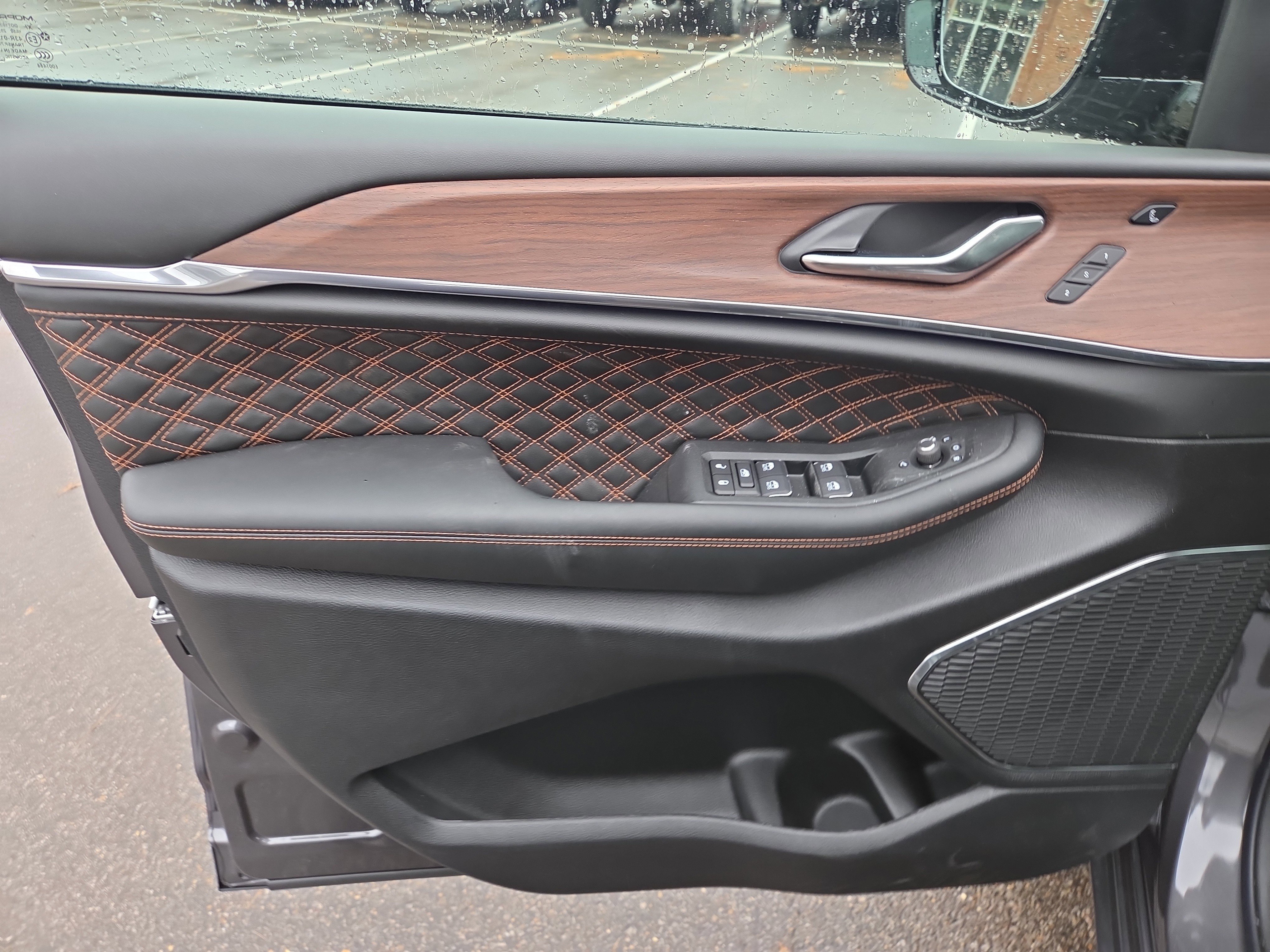 New 2025 Jeep Grand Cherokee Summit image 5