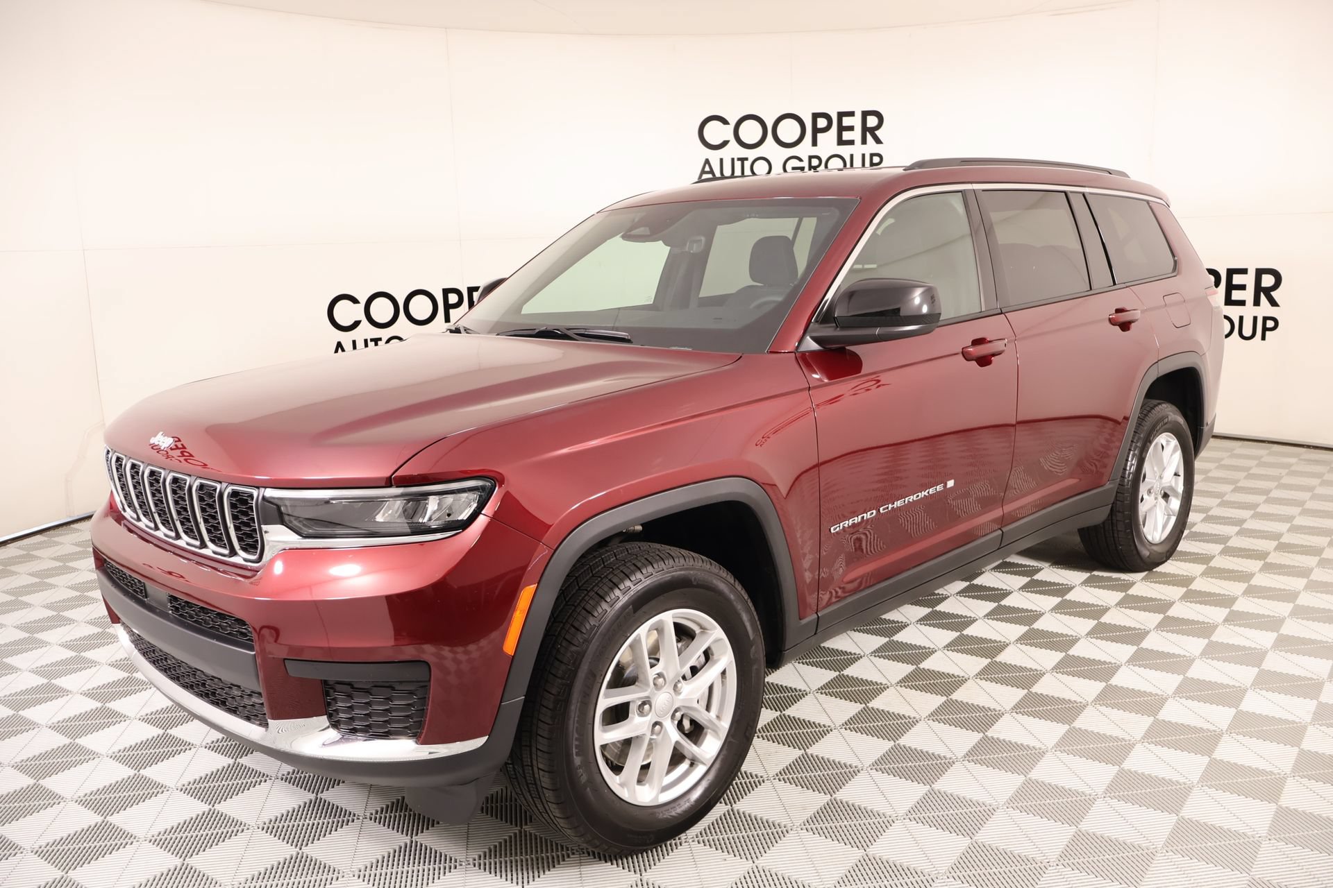 Used 2025 Jeep Grand Cherokee L Laredo w/ Luxury Tech Group I AWD/4WD image 10