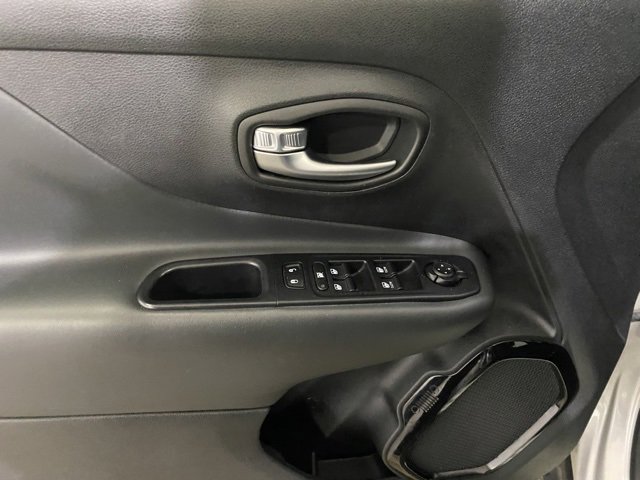 Used 2018 Jeep Renegade Altitude image 13