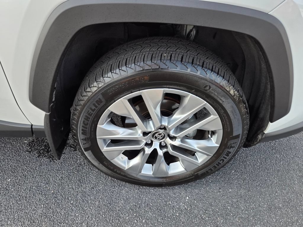 Used 2025 Toyota RAV4 XLE Premium FWD image 19