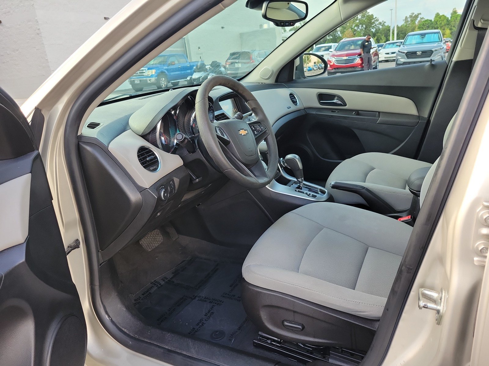 Used 2015 Chevrolet Cruze LT w/ Enhanced Safety Package FWD image 15