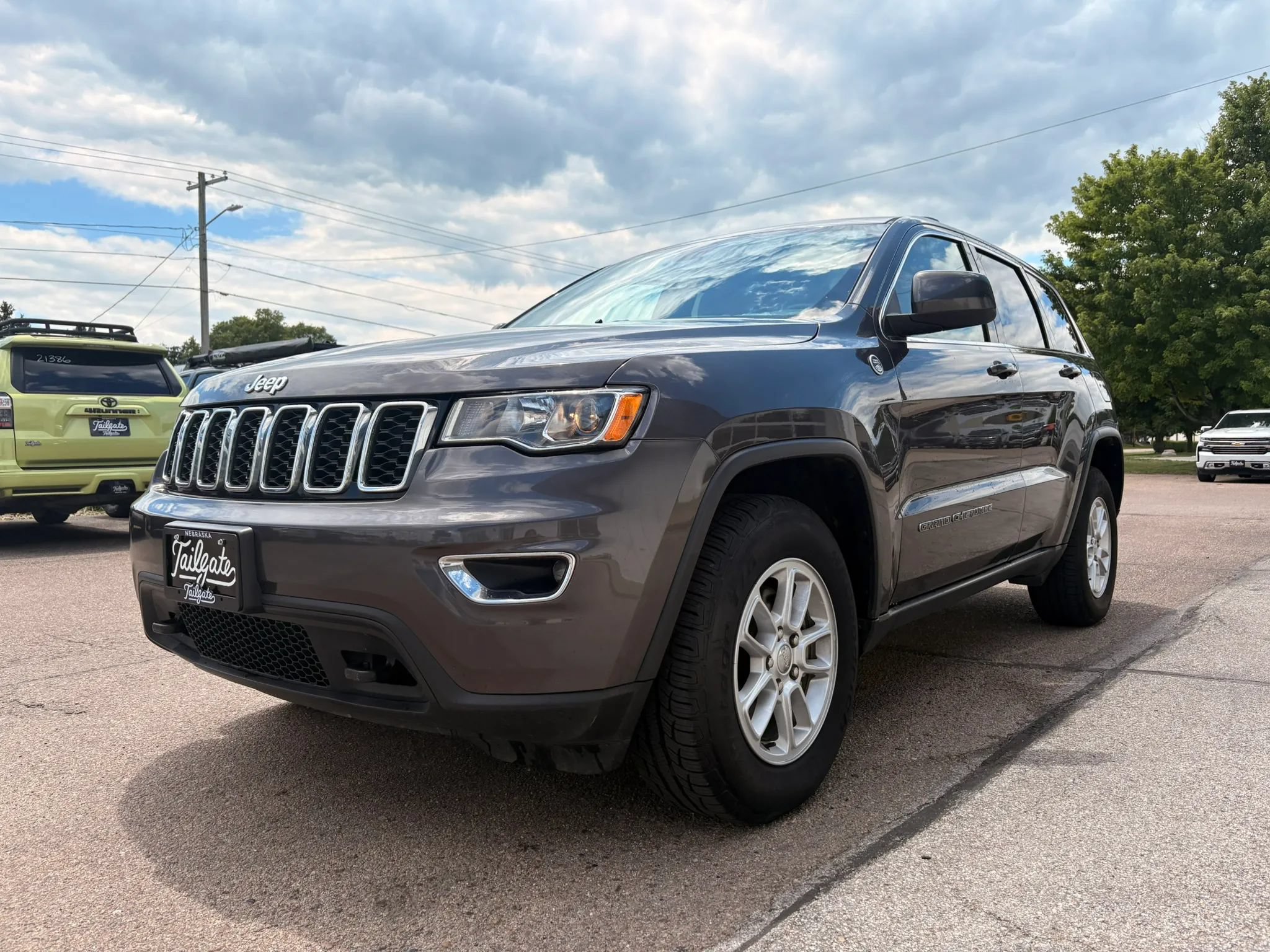 Used 2019 Jeep Grand Cherokee Laredo AWD/4WD image 4