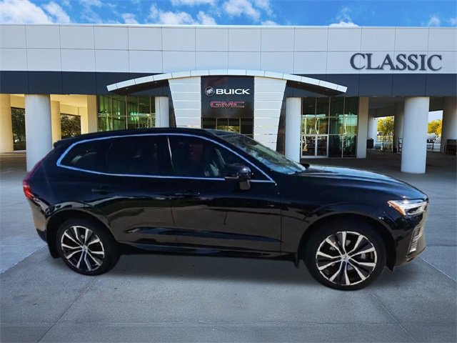 Used 2022 Volvo XC60 B5 Momentum w/ Climate Package image 2