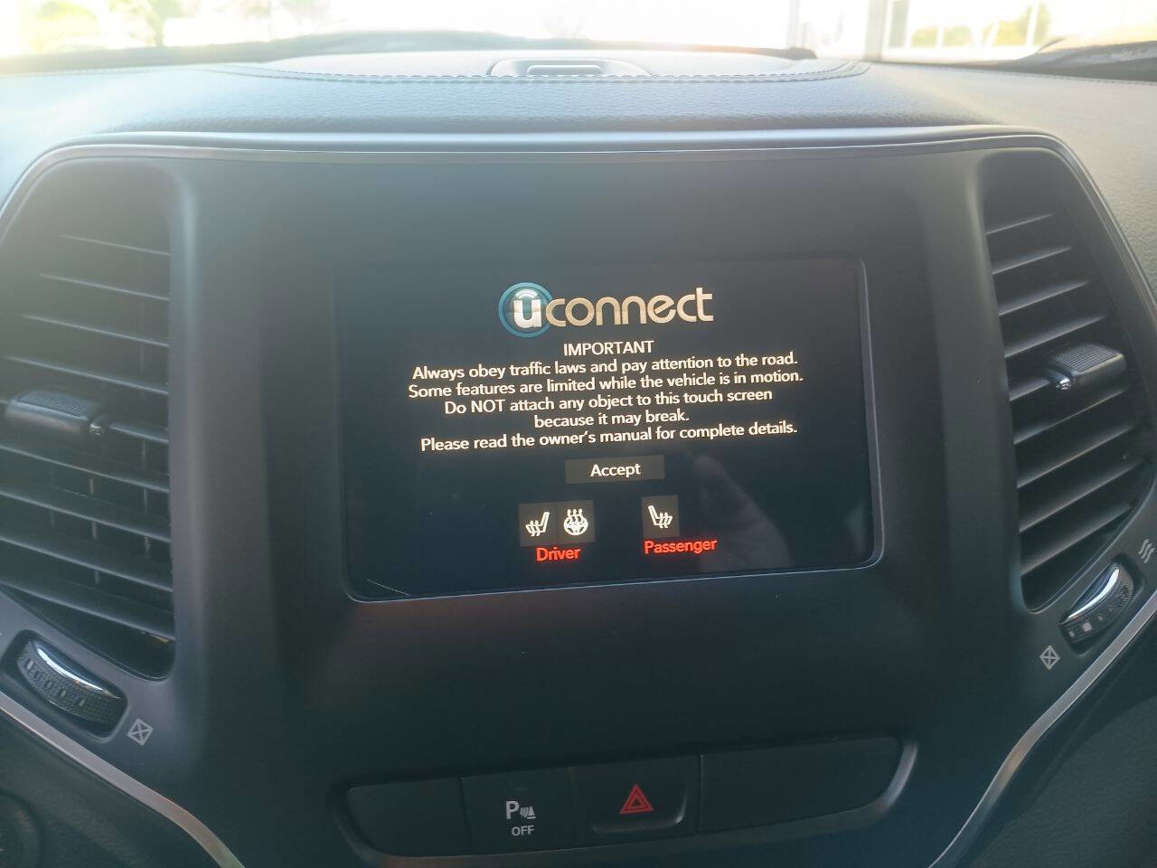 Used 2019 Jeep Cherokee Latitude Plus image 14