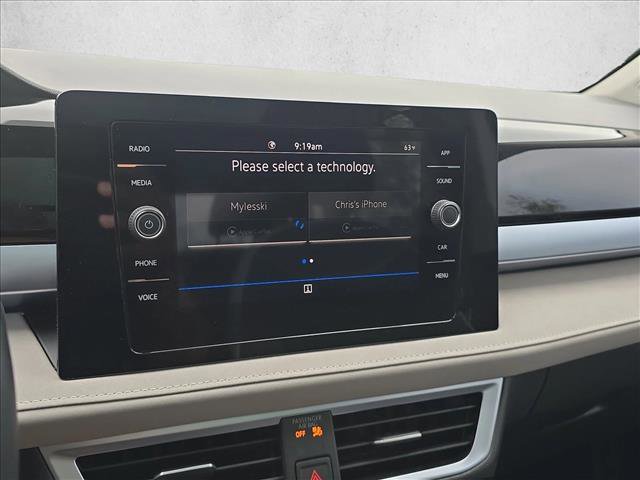 Used 2025 Volkswagen Taos SE image 12