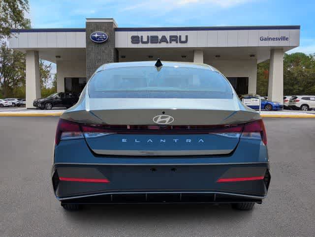 Used 2025 Hyundai Elantra SE FWD image 5