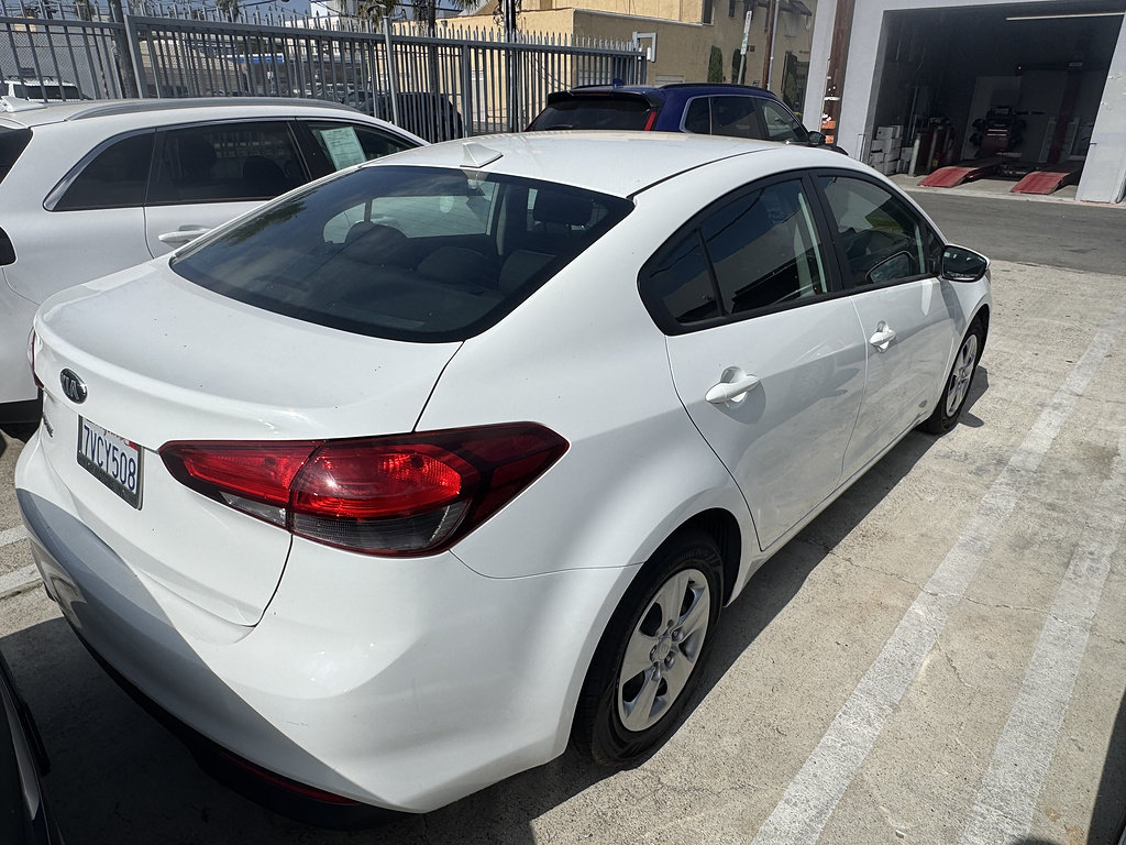 Used 2017 Kia Forte LX FWD image 4